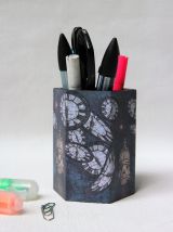  Pot à crayon.  Décor fantastique. Artisanat.