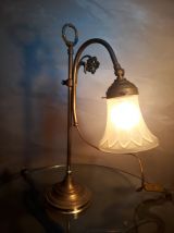 lampe de bureau laiton 1900  belle patine  avec sa tulipe ve
