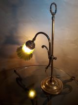 lampe de bureau laiton 1900  belle patine  avec sa tulipe ve