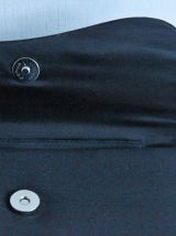 Elégante pochette de cérémonie noire. Excellent état.