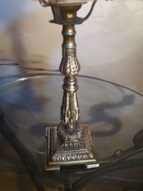 petite lampe bronze de chevet  et sa belle tulipe opaque  et