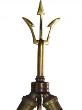 LAMPE DE TABLE AU DAUPHIN ET TRIDENT