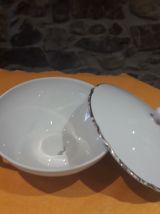 soupière  en porcelaine avec couvercle.