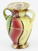 Vase foreign en céramique