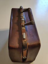 mallette en cuir ancienne avec 2 poches intérieures