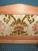 Lit de poupée en bois artisanal vintage