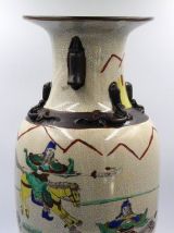 Chine Vase Nankin  balustre en porcelaine à fond craquelé de
