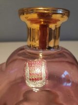 carafe en verre rose et or estampillée "verrerie de Monaco"