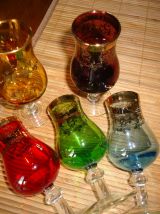 5 verres digestif à pied couleurs gravés dorés 1970