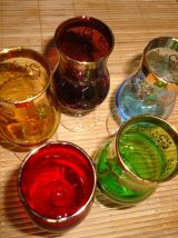 5 verres digestif à pied couleurs gravés dorés 1970