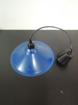 Suspension métal bleue