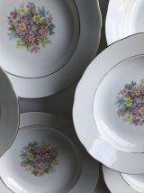 Série de 8 assiettes creuses  - en porcelaine