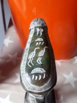 Sculpture en pierre ciselée du dieu égyptien Horus 