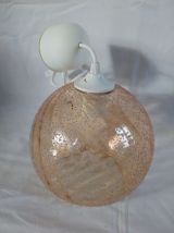 Suspension globe boule en verre ambré granuleux