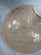 Suspension globe boule en verre ambré granuleux