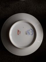 6 tasses et soucoupes et un pichet porcelaine de Paris