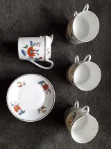 6 tasses et soucoupes et un pichet porcelaine de Paris