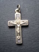 4  pendentifs anciens  Bon état voir photos  en métal 