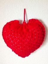 Coussin cœur rouge en crochet - Années 70