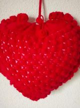 Coussin cœur rouge en crochet - Années 70