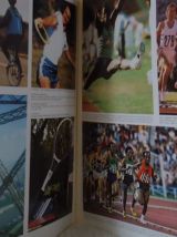 Livre Guinnes des Records 1983 , illustré 498 pages