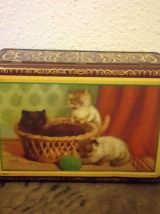 Ancienne boite à biscuits en tôle lithographiée