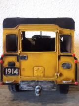 Voiture en tôle  - "Road service"