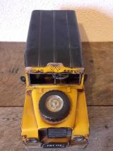 Voiture en tôle  - "Road service"