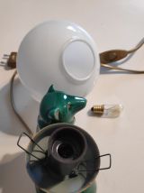 lampe ours verte et or en céramique avec globe opaline