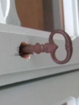 armoire vitrine parisienne couleur vert mint