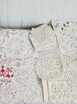 Gros lot de napperons et dentelles