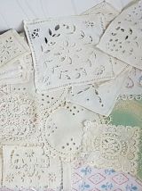 Gros lot de napperons et dentelles