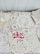 Gros lot de napperons et dentelles