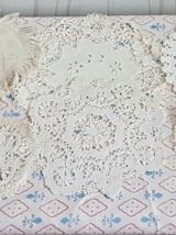 Gros lot de napperons et dentelles