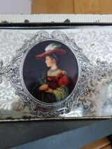 BOITE ANCIENNE METAL "50"  Décor 18 ième 