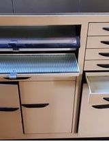 Meuble métallique de dentiste pour rangement des outils: 3 p