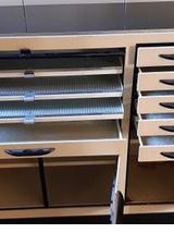 Meuble métallique de dentiste pour rangement des outils: 3 p