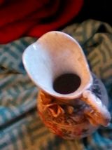 Vase retro romantique fleurs relief