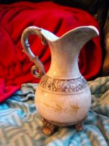 Vase retro romantique fleurs relief