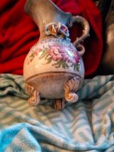 Vase retro romantique fleurs relief