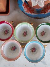 Tasses porcelaine +s.tasses bords couleur et or