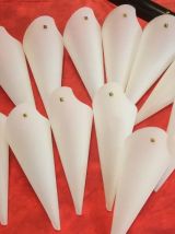 2 OU 4 APPLIQUES MURALES VINTAGE CORNETS PLEXIGLASS BLANC NO