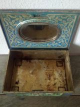 Ancienne boite à biscuits en tôle lithographiée avec miroir