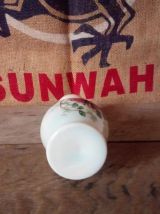 Joli vase ancien en opaline 