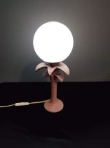 lampe palmier en céramique rose et globe opaline blanc