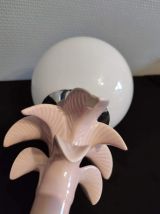 lampe palmier en céramique rose et globe opaline blanc
