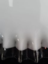 Suspension plate en verre opaline mat avec colllerette 