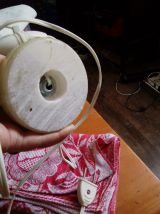 Lampe en marbre-Ton beige avec decoration blanche incrustée