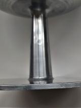 Une fontaine à boisson design en aluminium brossé