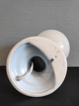 lampe main en céramique bleue et globe opaline blanc vintage